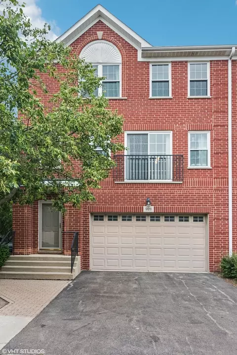 926 Bromley Pl, Northbrook, IL 60062