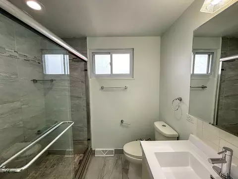 8664 Gregory Ln #E, Des Plaines, IL 60016 photo 10