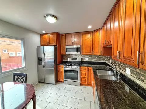8664 Gregory Ln #E, Des Plaines, IL 60016 photo 4