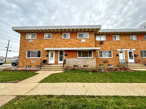 8664 Gregory Ln #E, Des Plaines, IL 60016