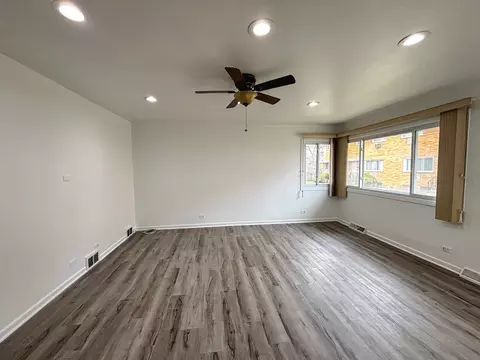 8664 Gregory Ln #E, Des Plaines, IL 60016 photo 3