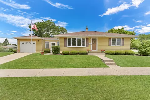 900 Merton Ave, Waukegan, IL 60087