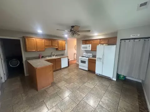 Kitchen - 5 Denham Dr, Montgomery, IL 60538 photo 1 of 2