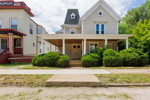 Exterior - 211 E Mulberry St, Bloomington, IL 61701 photo 4 of 4