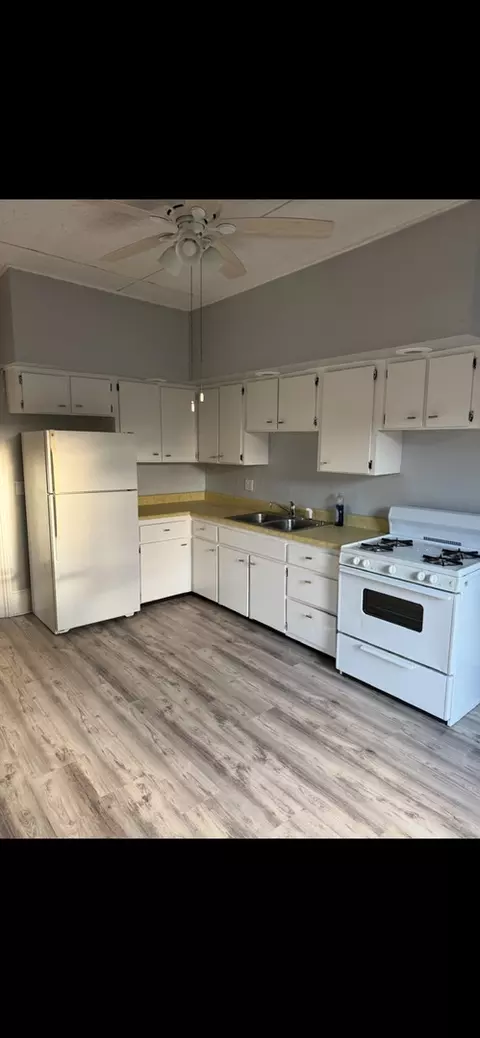 Kitchen - 211 E Mulberry St, Bloomington, IL 61701 photo 3 of 4