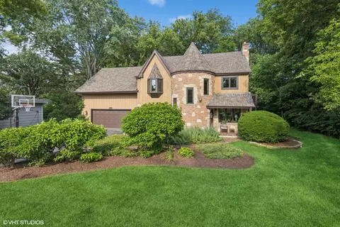 5525 Lee Ave, Downers Grove, IL 60515