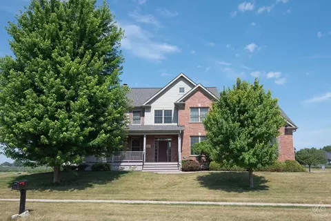 1019 Freedom Cir, Sycamore, IL 60178
