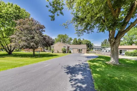 100 W Willow Rd, Prospect Heights, IL 60070