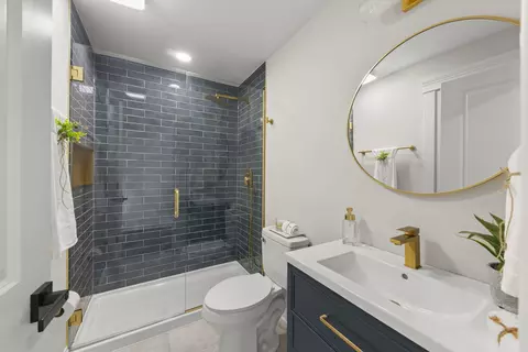 Bath - 342 Franklin Ave, River Forest, IL 60305 photo 1 of 3