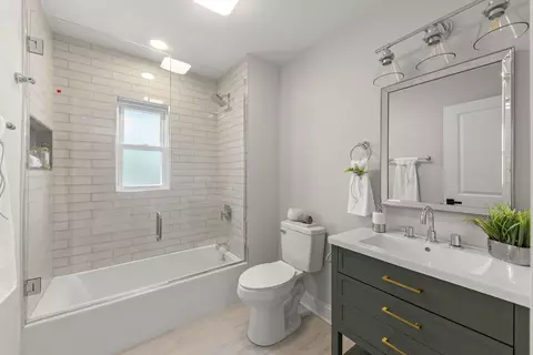 Bath - 342 Franklin Ave, River Forest, IL 60305 photo 3 of 3