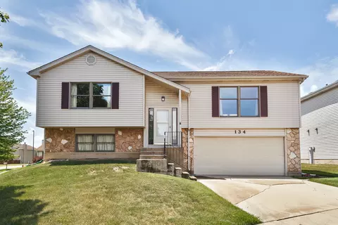 134 Hastings Mill Rd, Streamwood, IL 60107