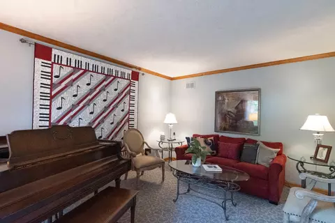 Living - 3250 Mini Dr, Wadsworth, IL 60083 photo 1 of 6