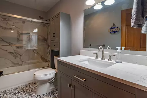 Bath - 3250 Mini Dr, Wadsworth, IL 60083 photo 4 of 6