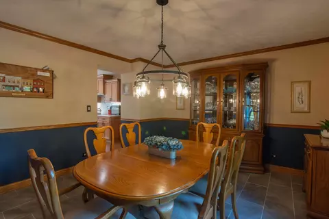 Dining - 3250 Mini Dr, Wadsworth, IL 60083 photo 4 of 5