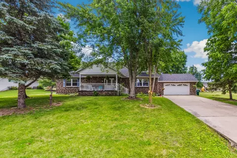 839 Riverside Dr, Dixon, IL 61021