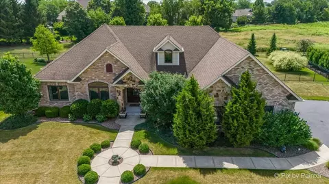 1075 Redbud Ln, Sugar Grove, IL 60554