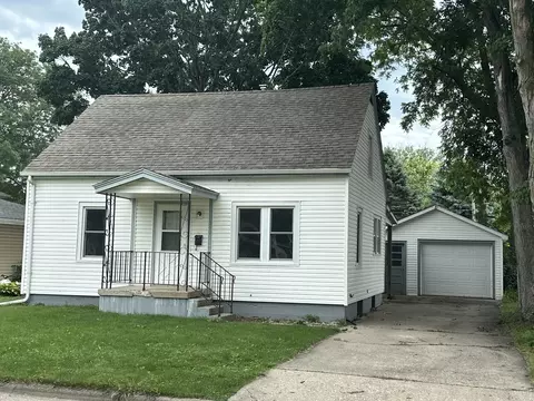 1506 17th Ave, Sterling, IL 61081
