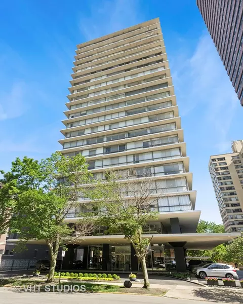 320 W Oakdale Ave #801, Chicago, IL 60657