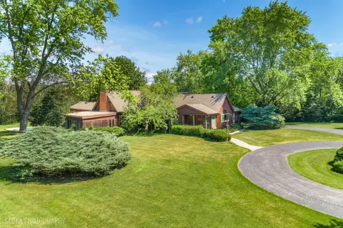 130 Old Dundee Rd, Barrington Hills, IL 60010