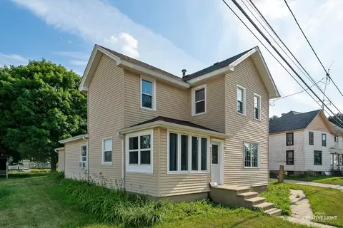 529 W Lincoln Ave, Hinckley, IL 60520