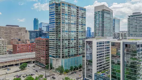611 S Wells St #2301, Chicago, IL 60607