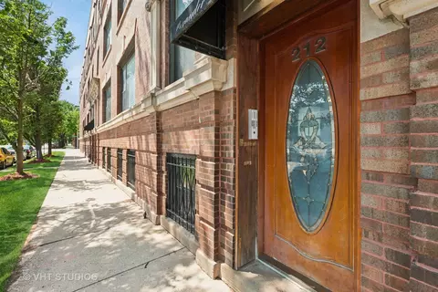 212 E 44th St #2, Chicago, IL 60653 photo 1