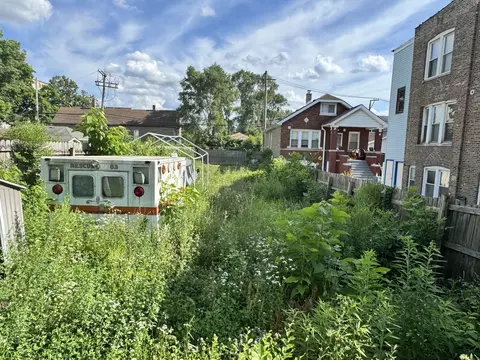 2711 W 18th St, Chicago, IL 60608