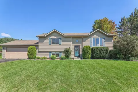 704 W Sheridan Rd, Lakemoor, IL 60051