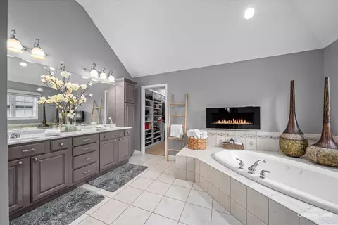 Bath - 25151 Thornberry Dr, Plainfield, IL 60544 photo 2 of 6