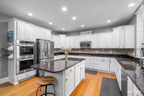 Kitchen - 25151 Thornberry Dr, Plainfield, IL 60544 photo 2 of 3
