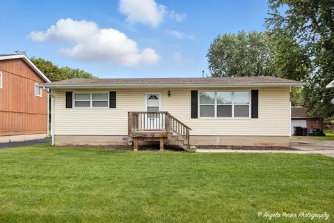 4420 Clearview Dr, Mchenry, IL 60050