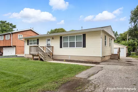 Exterior - 4420 Clearview Dr, Mchenry, IL 60050 photo 2 of 5