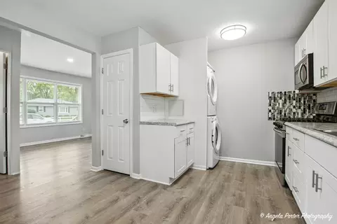 Entry Way - 4420 Clearview Dr, Mchenry, IL 60050 photo 1 of 2