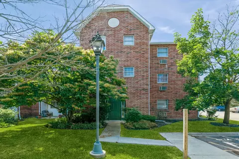 551 Leah Ln #2B, Woodstock, IL 60098