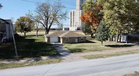 405 S Johnston St, Kenney, IL 61749