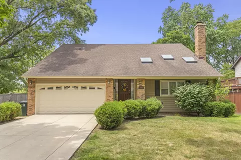 1042 N Thackeray Dr, Palatine, IL 60067