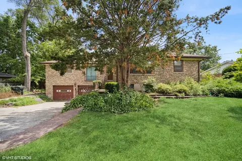 15 Alton Rd, Prospect Heights, IL 60070
