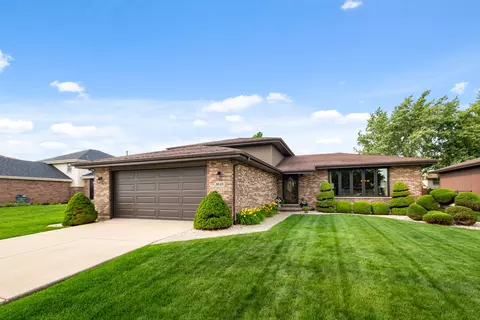 8648 Carriage Ln, Tinley Park, IL 60487