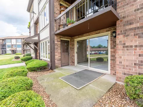 Exterior - 4948 Circle Ct #704, Crestwood, IL 60418 photo 2 of 3