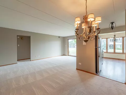 Living - 4948 Circle Ct #704, Crestwood, IL 60418 photo 1 of 2
