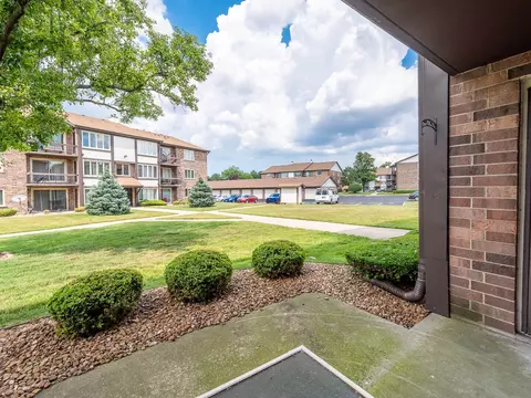 Exterior - 4948 Circle Ct #704, Crestwood, IL 60418 photo 3 of 3