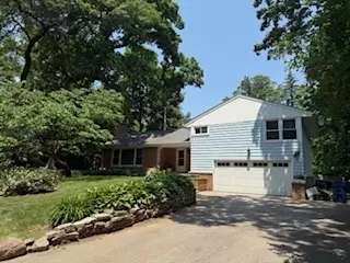 1010 Hickory Trl, Downers Grove, IL 60515