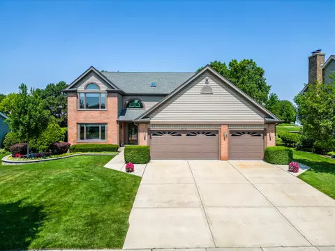 410 Woodcroft Ln, Schaumburg, IL 60173