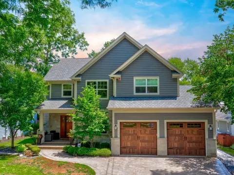 624 7th Ave, Libertyville, IL 60048