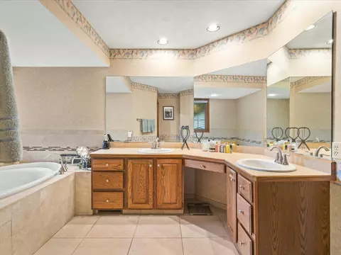 Bath - 10144 Joy Ct, Roscoe, IL 61073 photo 3 of 6