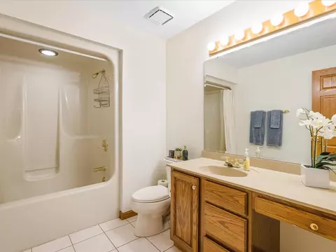 Bath - 10144 Joy Ct, Roscoe, IL 61073 photo 5 of 6