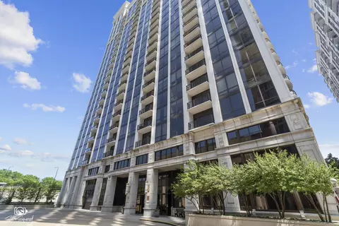 233 E 13th St #2402, Chicago, IL 60605