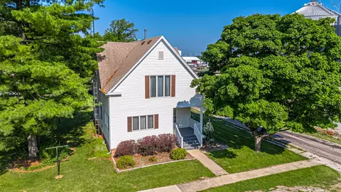 102 S Oak St, Arrowsmith, IL 61722
