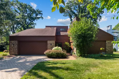 1960 Old Briar Rd, Highland Park, IL 60035
