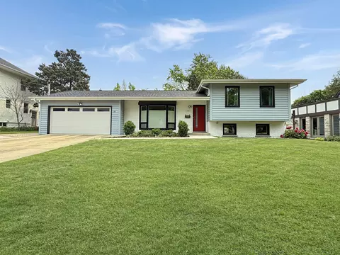 389 Forest Ave, Glen Ellyn, IL 60137